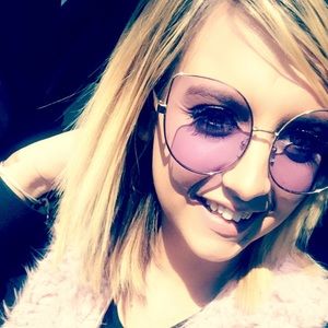 Meet your Posher, Kayla